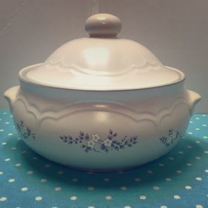 Pfaltzgraff Hierloom 2qt casserole bowl.